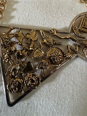 Tom Binns x Disney Couture Alice n Wonderland Necklace Decorated Keyhole